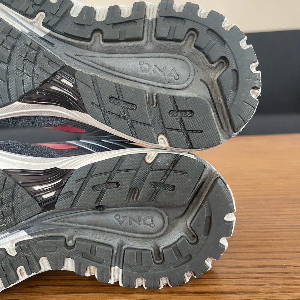 Brooks 1202681B079 Women's Adrenaline GTS 18 Ebony/Silver/Pink Sneakers Sz 9.5 - Picture 13 of 16